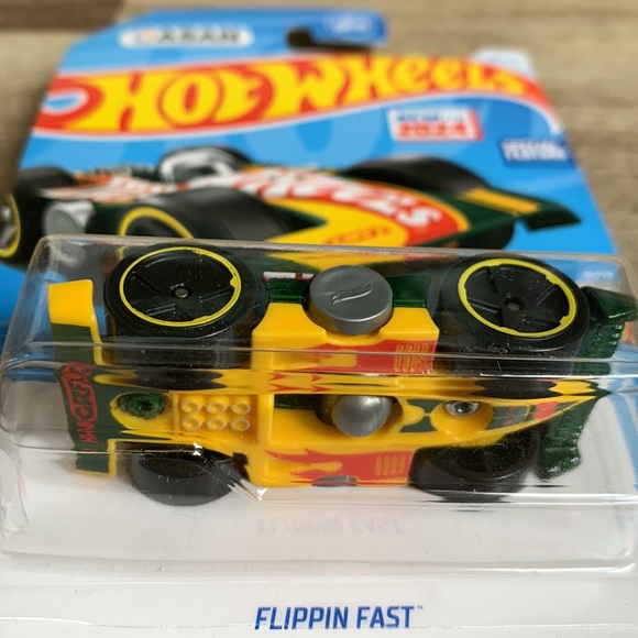 2 Hot Wheels Flippin Fast HW Celebration Racers Hotwheels Mattel New 2024 Asan - Picture 3 of 5